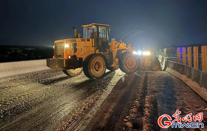 2024春运进行时丨铲冰除雪保畅通 湖北高速堵点有望全部抢通