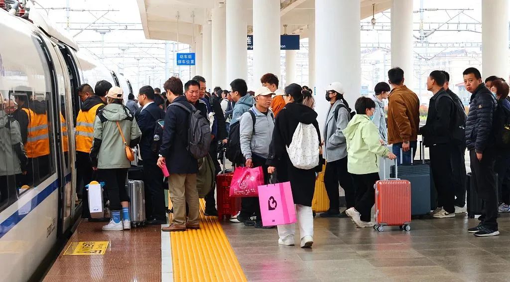 清明假期全社会跨区域人员流动量预计超7.5亿人次