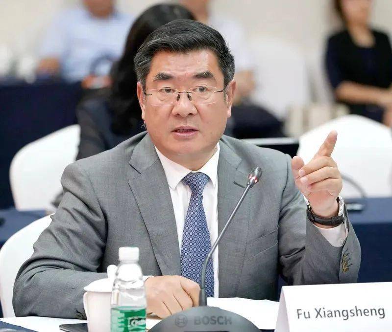 海关总署回应“中国产能过剩论”：中国商品靠的是创新和品质