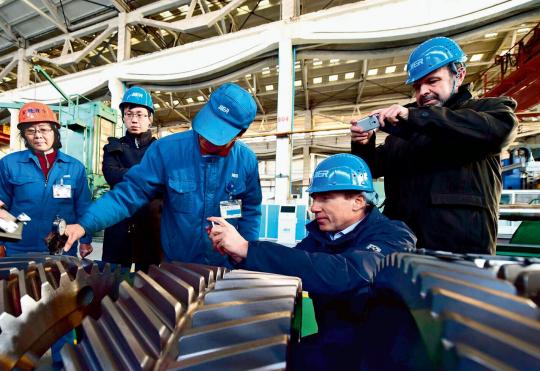 海关总署回应“中国产能过剩论”：中国商品靠的是创新和品质