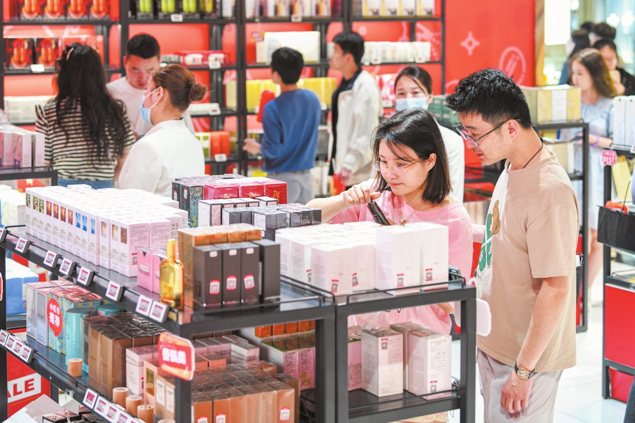 消费新热点新潮流不断涌现 持续带动消费平稳增长