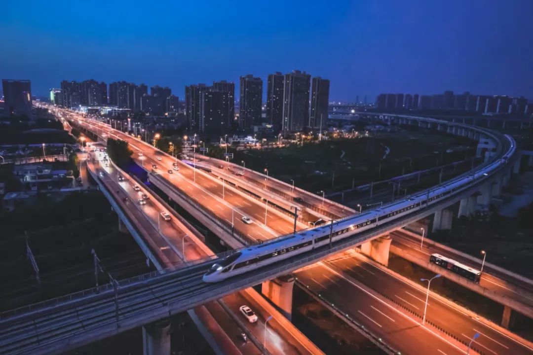 暑运过半！全国铁路发送旅客4.23亿人次