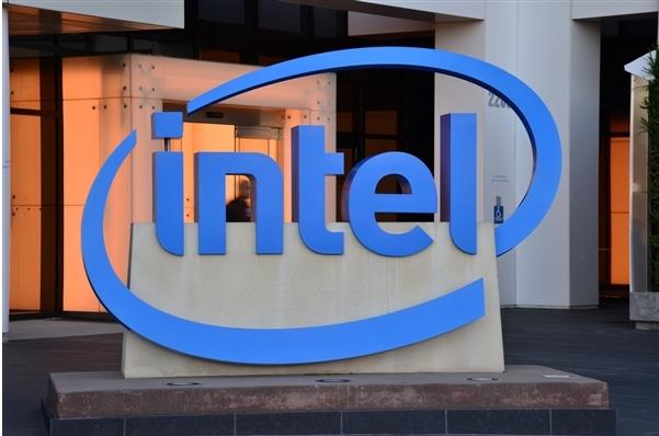 裁员15%、暂停派息 英特尔二季度净亏16亿美元