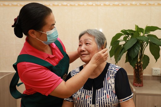 民政部：进一步优化养老服务供给 构建“一刻钟”养老服务消费圈