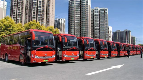 助力乡村振兴 我国开通农村客货邮合作线路12700多条