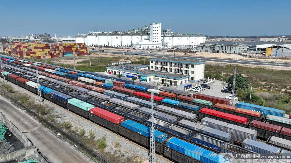 西部陆海新通道常态化开行铁海联运班列达15000列