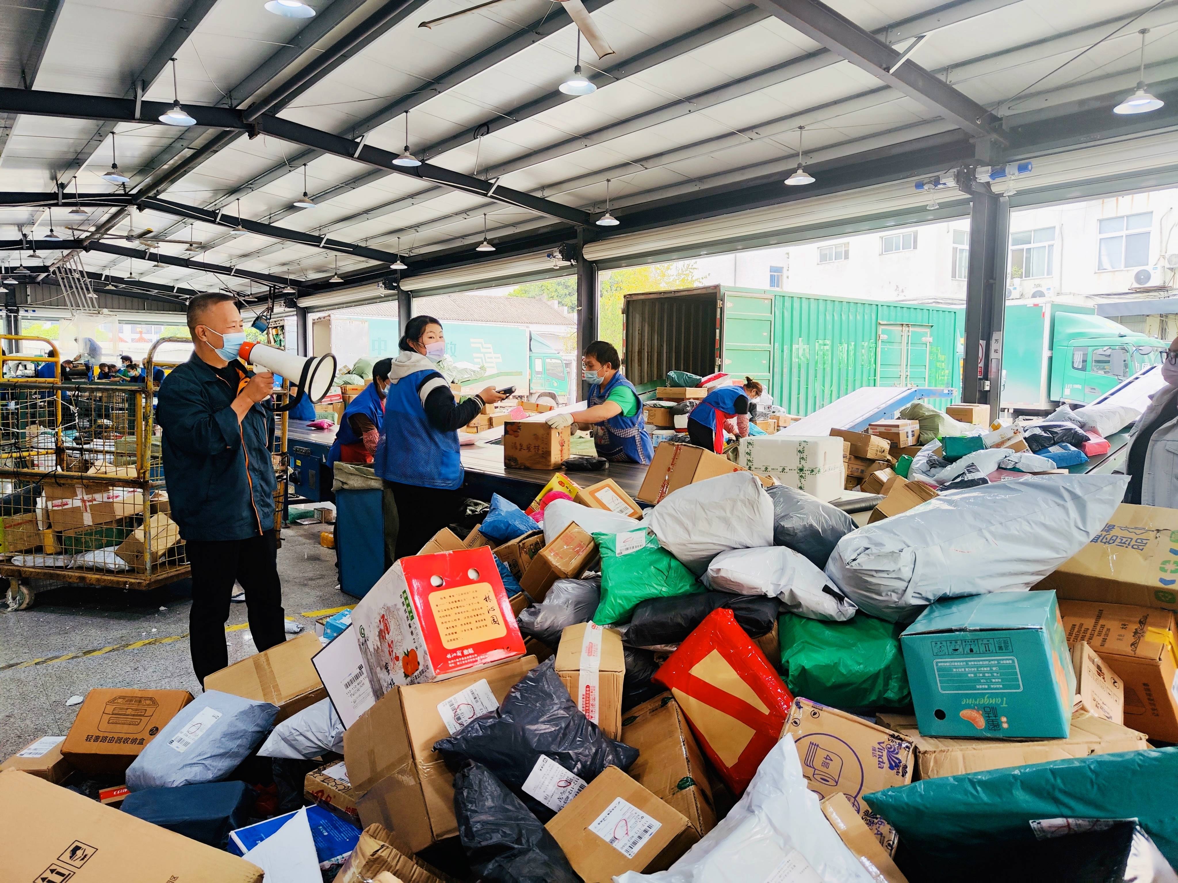 国家邮政局：春节假期全国揽投快递包裹超19亿件