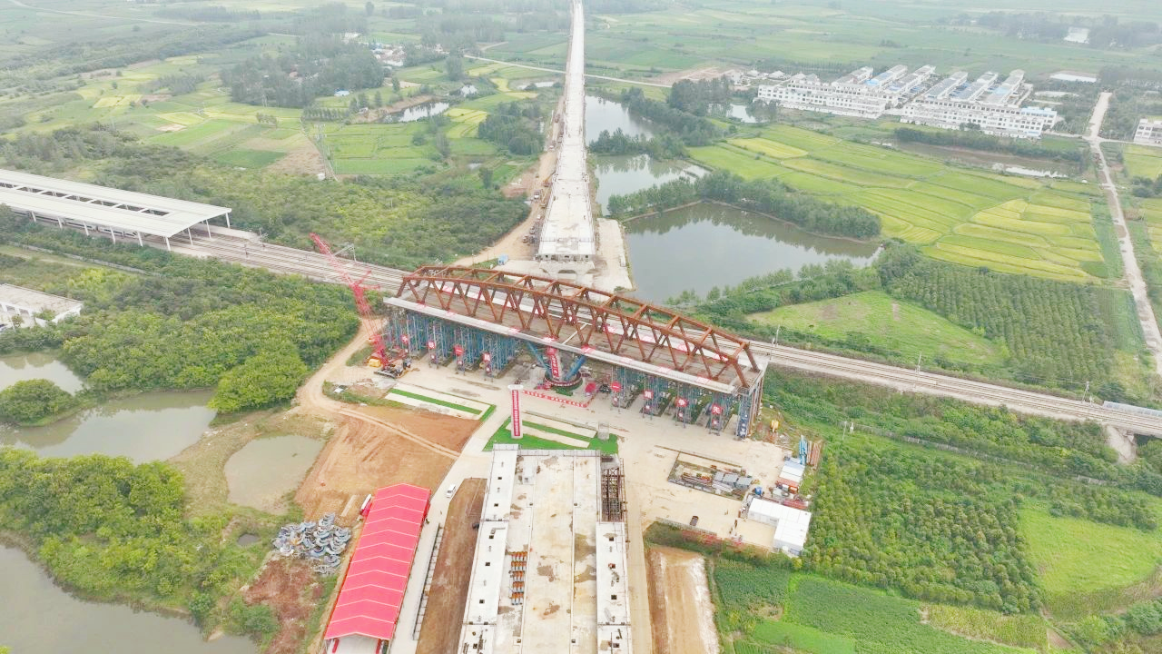 凌绥高速公路全线唯一一座双幅曲线转体桥成功转体