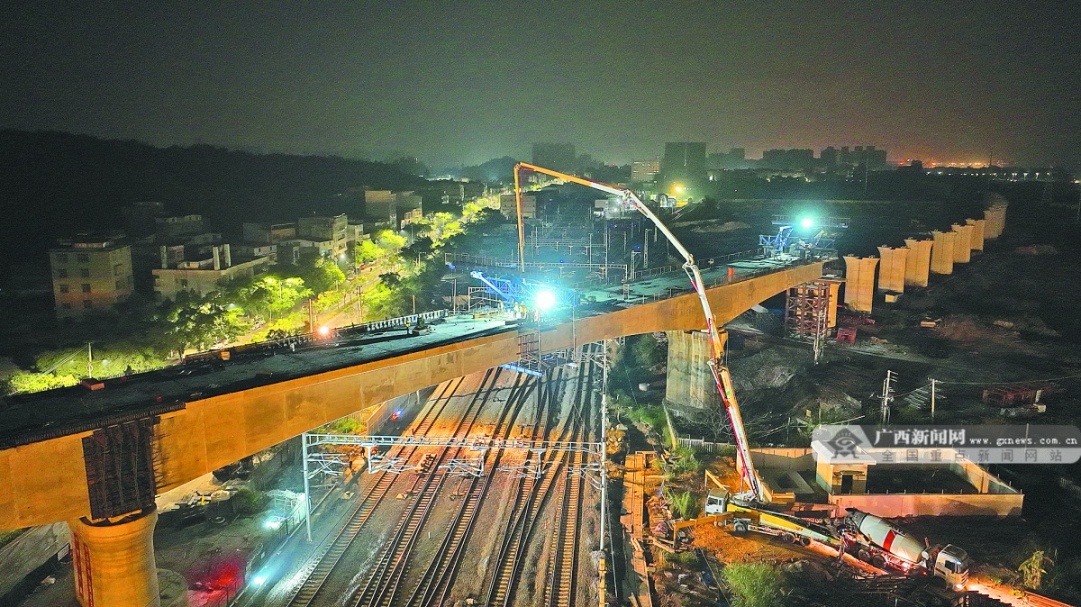 凌绥高速公路全线唯一一座双幅曲线转体桥成功转体