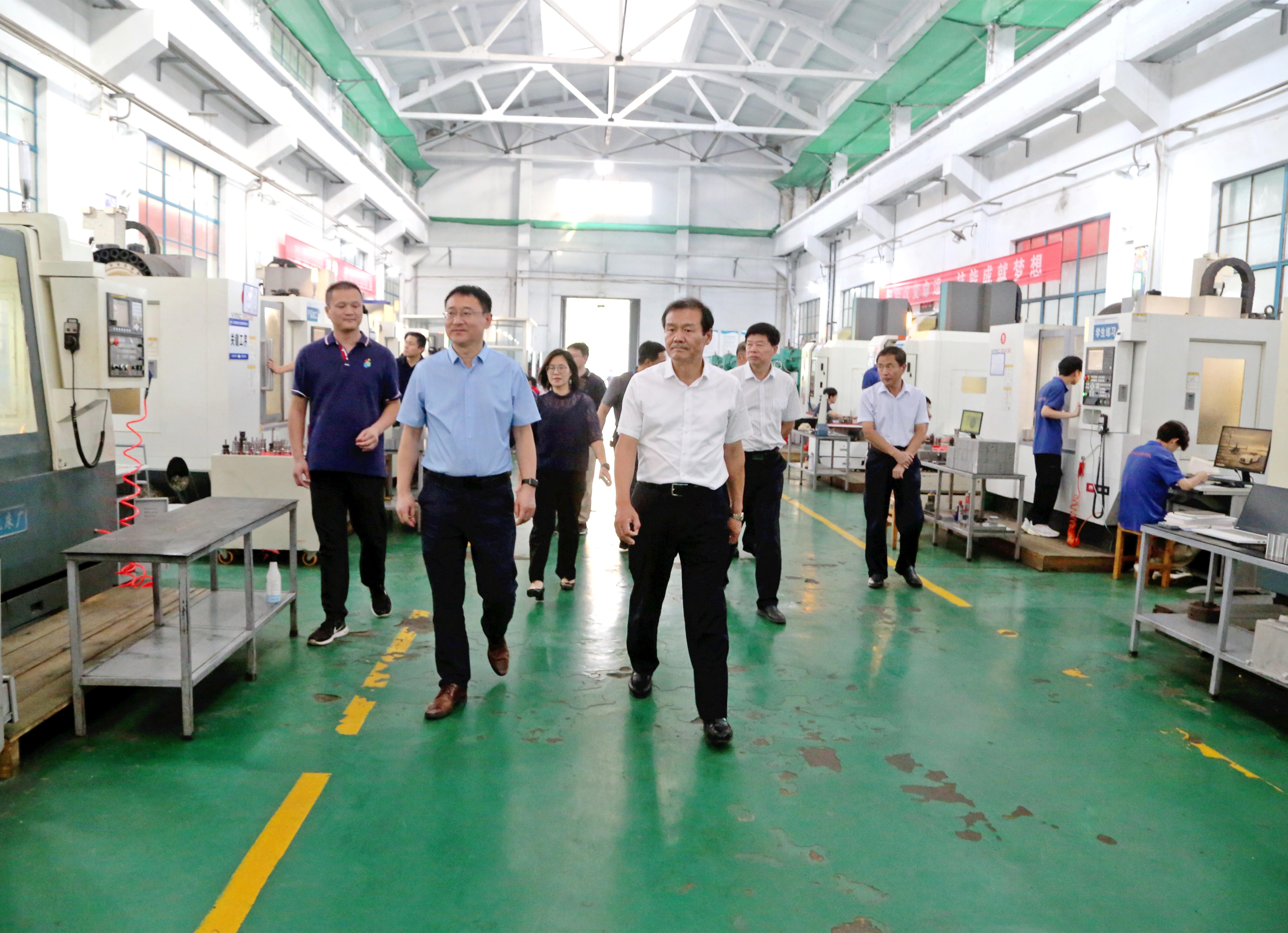 人社部：加强新职业培训和评价工作