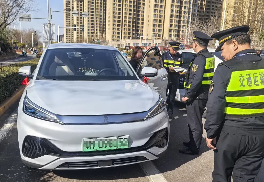 三部门联合开展车辆运输车专项治理行动 实行车辆和装载“双合规”