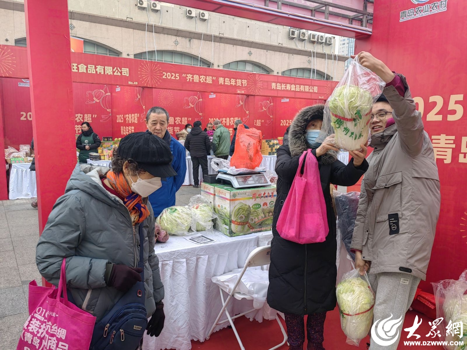 丰收节搭建城乡“大卖场” 农产品上行+市民下乡双向激活