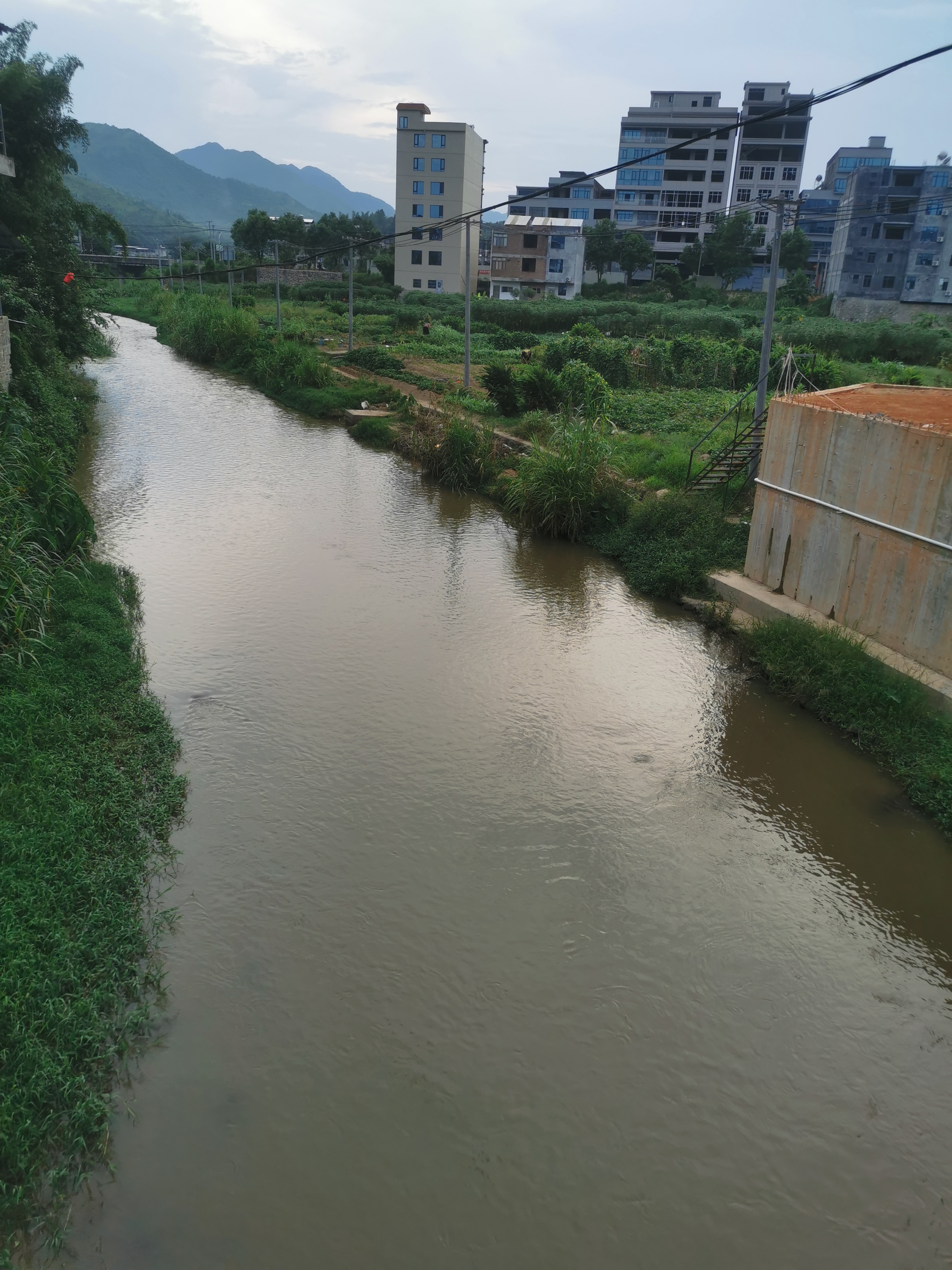 华南沿海强降雨频繁局地有大暴雨 北方多地闷热将缓解